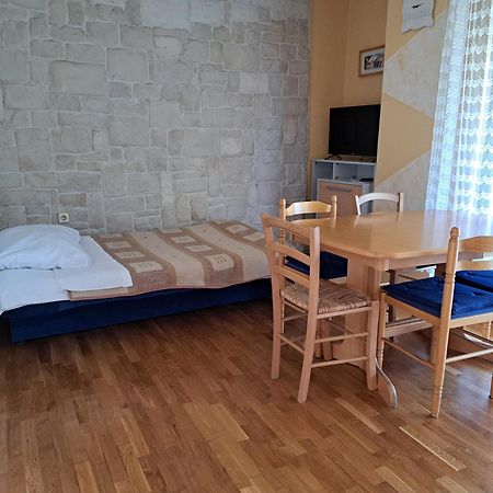 Apartments Sabina I Grapes Малинска Экстерьер фото