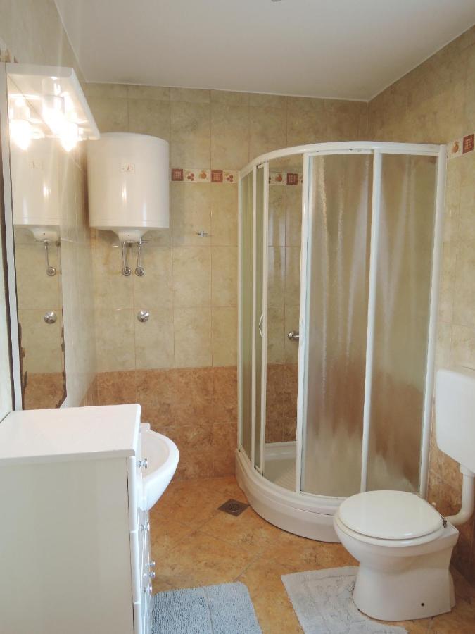 Apartments Sabina I Grapes Малинска Экстерьер фото