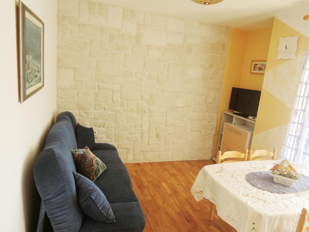 Apartments Sabina I Grapes Малинска Экстерьер фото