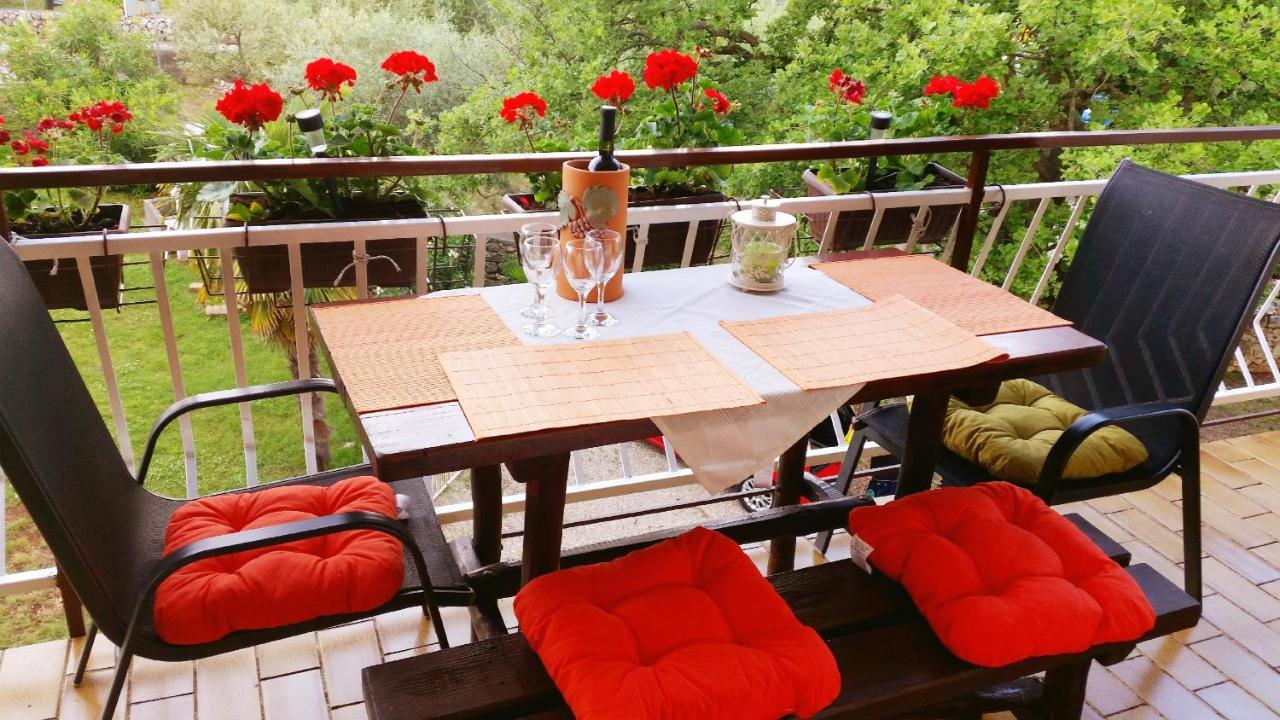Apartments Sabina I Grapes Малинска Экстерьер фото