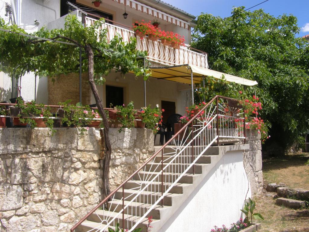 Apartments Sabina I Grapes Малинска Экстерьер фото