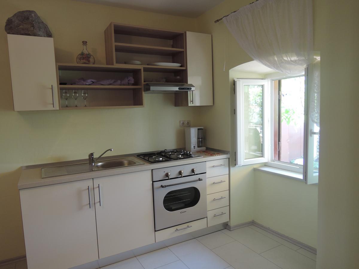 Apartments Sabina I Grapes Малинска Экстерьер фото
